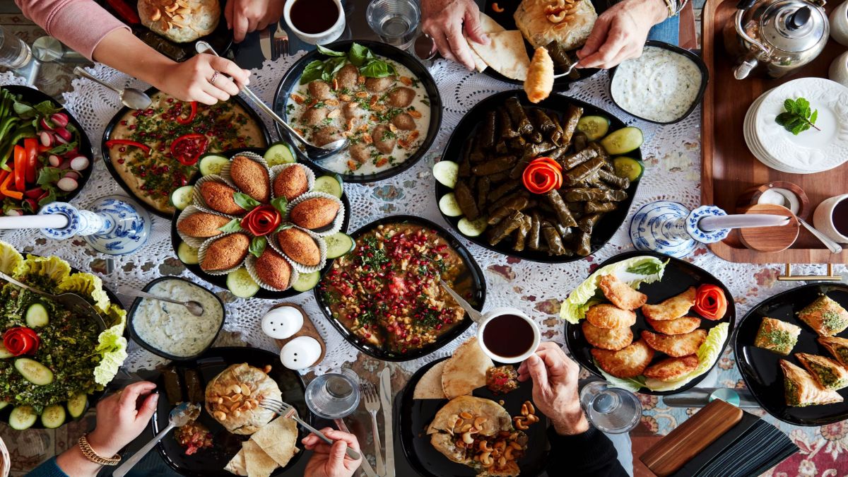 The Evolution of Thanksgiving Dinner:&nbsp; From Historical Feasts &nbsp;to&nbsp; Modern Meals